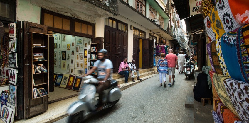 stone-town-street-finding-freddy-mercury-zanzibar